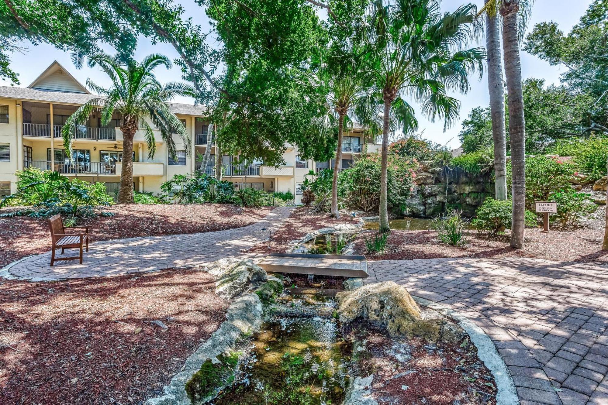 Sandy Shores North North Naples Стая снимка